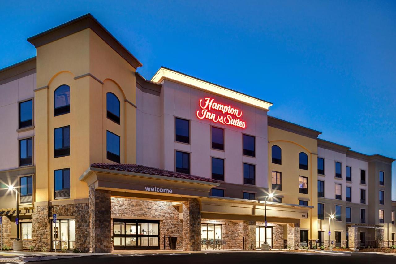 Hampton Inn & Suites Marina Exterior photo