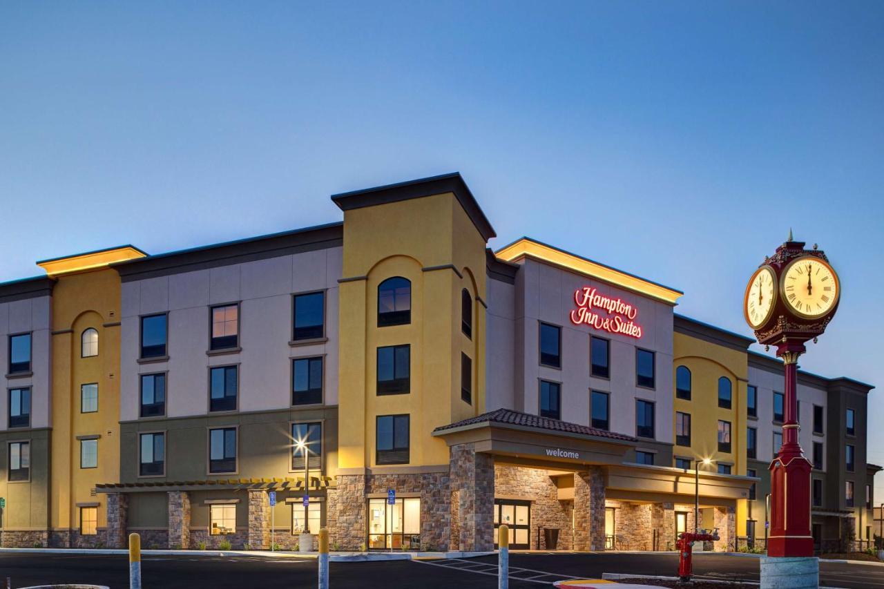 Hampton Inn & Suites Marina Exterior photo