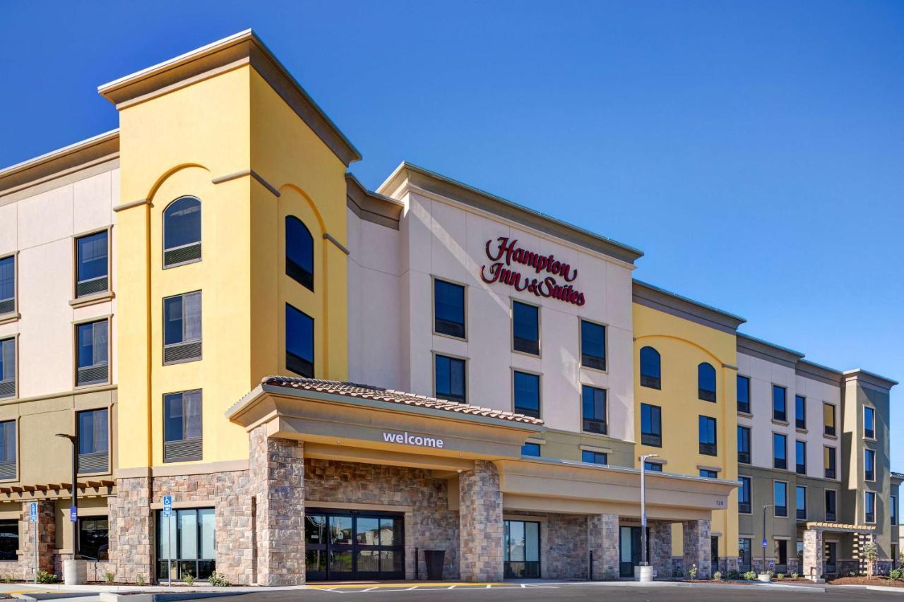 Hampton Inn & Suites Marina Exterior photo